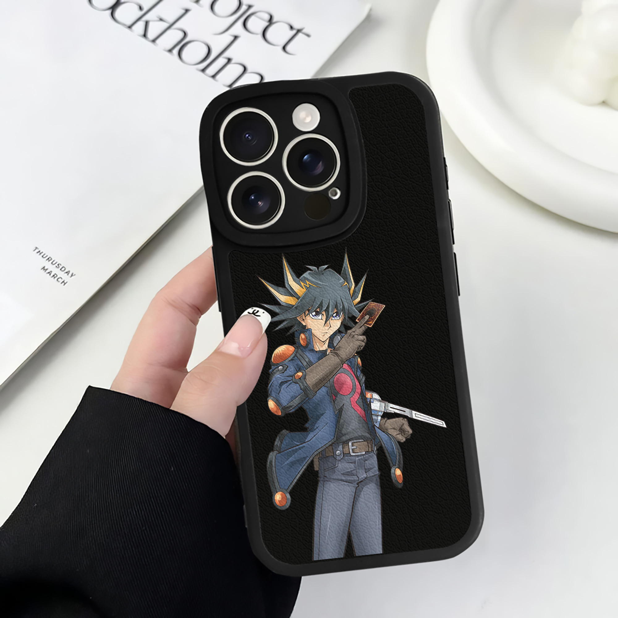 （画像用） 遊☆戯☆王 Yu-Gi-Oh! 【iPhone 16シリーズ対応】シリコンスマホケース（レザー調） 材質：シリコン
